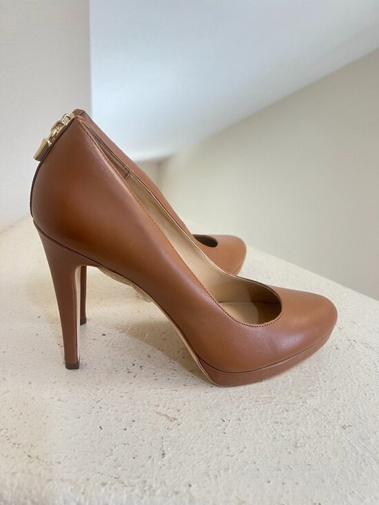 Michael Kors Shoes - MICHAEL KORS ANTOINETTE PADLOCK MK LOGO ROUND TOE Brown Court Shoes PUMPS